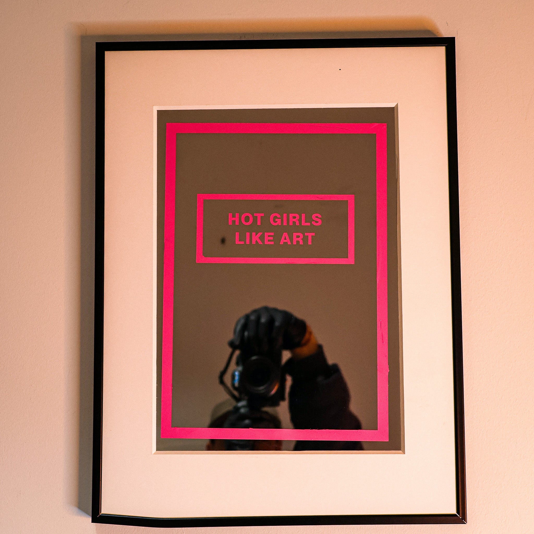 Hot Girls Like Art - Pink